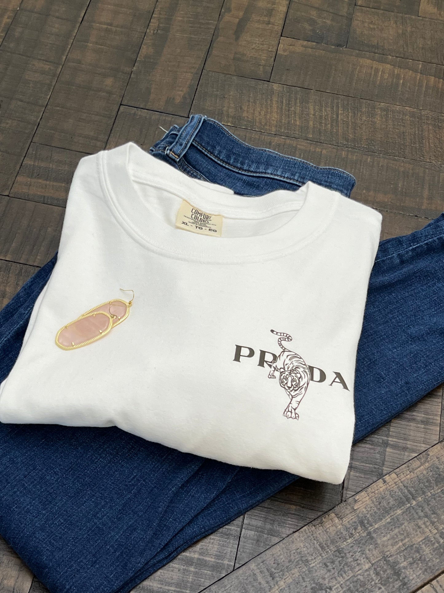 Tiger Pocket Design Comfort Colors Tshirt