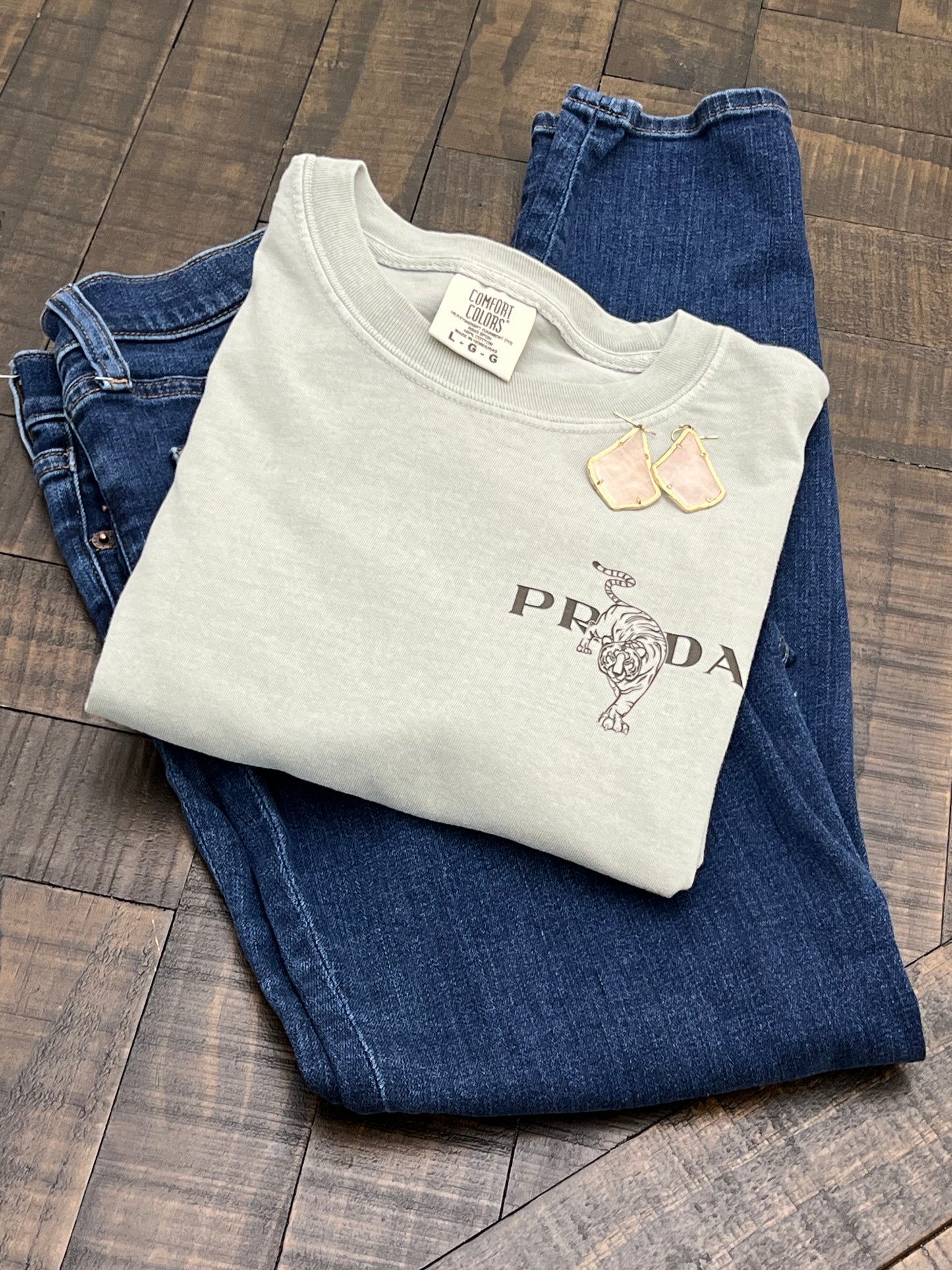 Tiger Pocket Design Comfort Colors Bay Color Tshirt